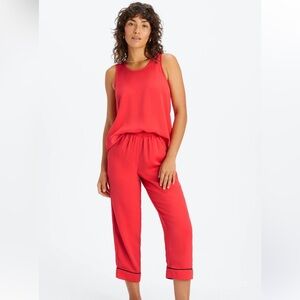 Fabletics Ecosatin Strawberry Red/Black Crop Pant Women’s Size XS NWT!